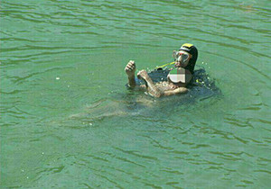 لحظه کشف جسد مرد غرق شده در بند رودخانه لیلان چای + فیلم