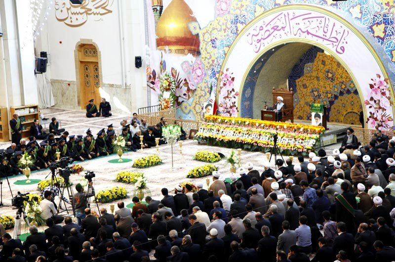 جشن های دهه کرامت و جشنواره بین المللی امام رضا(ع) از قم آغاز شد