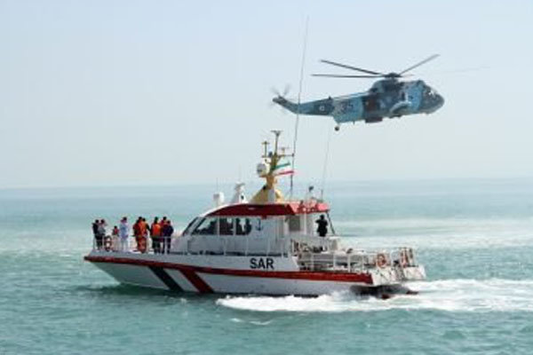 نجات ۱۲ نفر از سرنشینان شناور نظامی اماراتی
