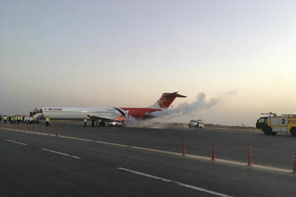 یک هواپیما در اهواز آتش گرفت/ مسافران به فرودگاه برگشتند
