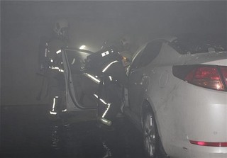 آتش‌ گرفتن زانتیا و اُپتیما ۳۰ نفر را داخل ساختمان محبوس کرد + تصاویر