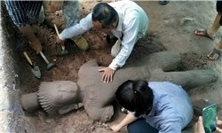 کشف مجسمه ۹۰۰ ساله در کامبوج+تصاویر