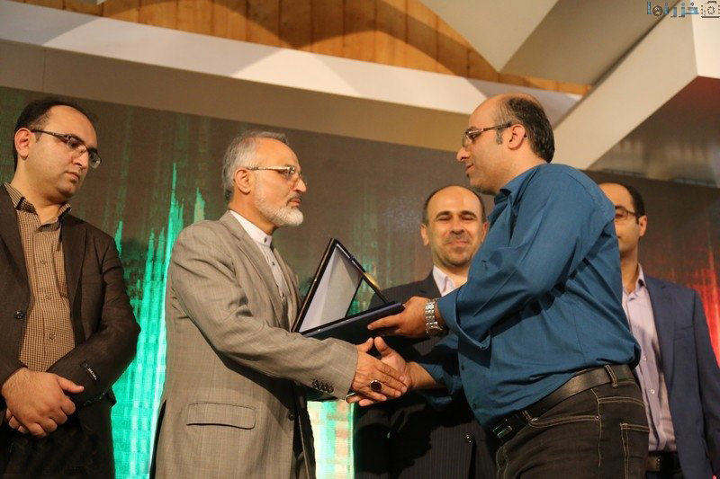 تندیس جشنواره مطبوعات و رسانه های مجازی مازندران به خبرنگار قدس تعلق گرفت