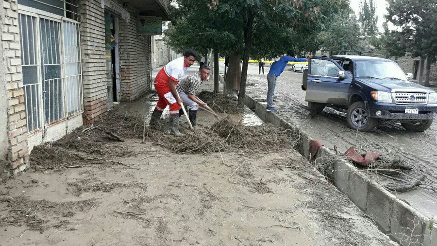 امداد رسانی  به ۹۲ حادثه دیده سیلاب شهرستان راز و جرگلان 