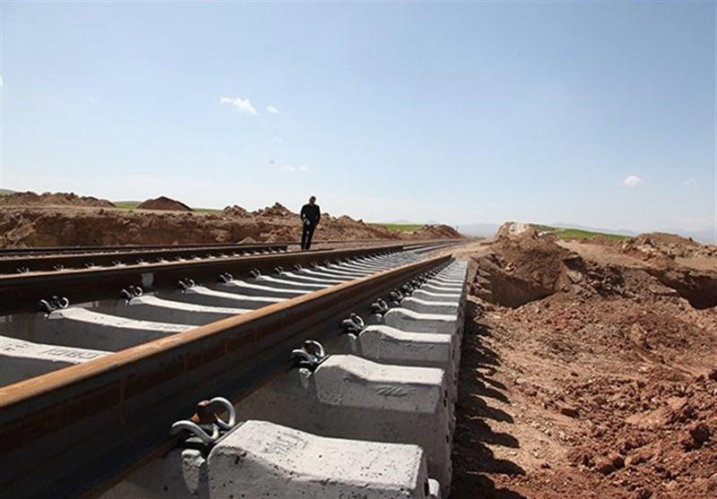 خط آهن شرق روی ریل توسعه