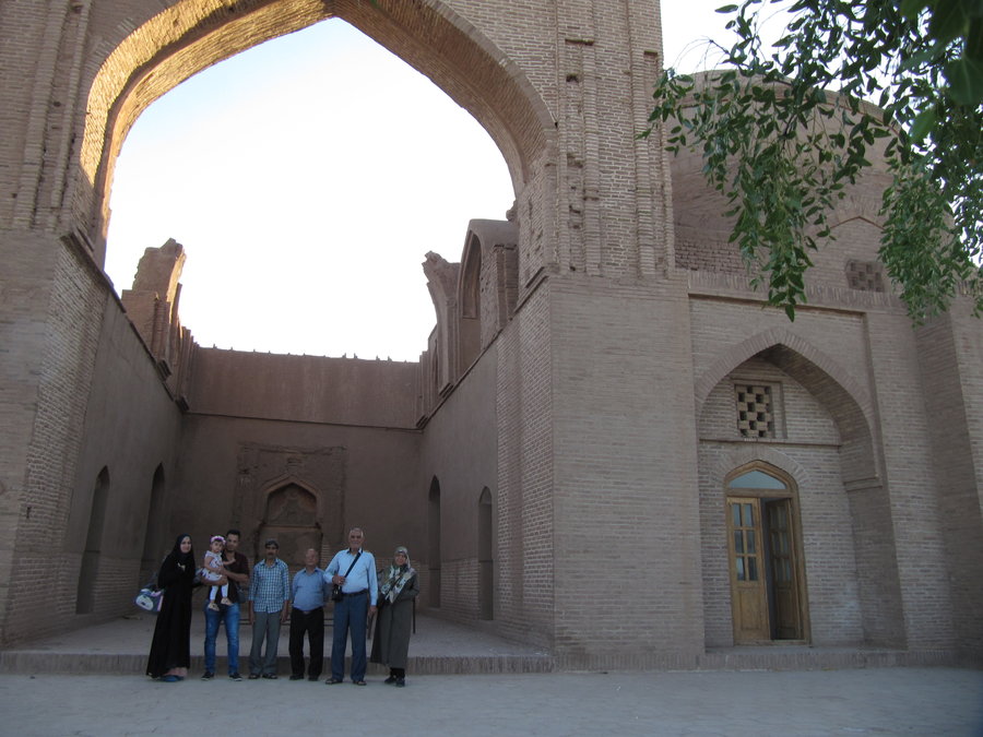 گردشگران عراقی از جاذبه های تاریخی شهرستان رشتخواربازدید کردند