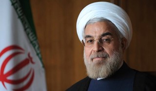 روحانی از خانواده شهدای دولت و برگزیدگان دستگاه‌های برتر تجلیل کرد

