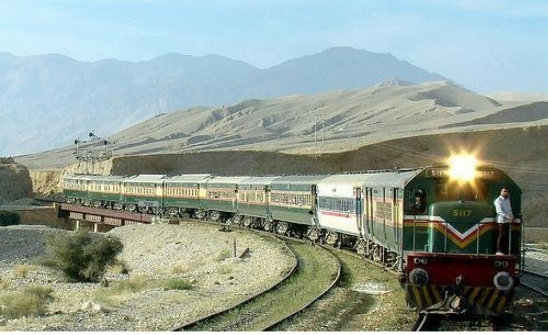 خط آهن میانه –تبریز در ایستگاه تأخیر