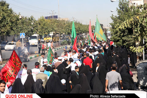 اعزام کاروان زائران پیاده از مشهد به کربلا/ عکس خبری