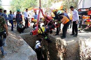 سقوط ۸ متری و نجات معجزه آسای کارگر پیمانکار در اصفهان