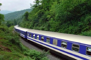 توسعه قطارهای حومه ای جزو برنامه های راه آهن است
