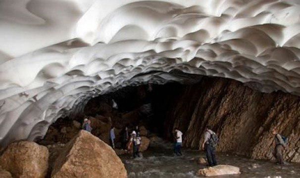 ریزش غار یخی کوهرنگ/ فوت یک گردشگر