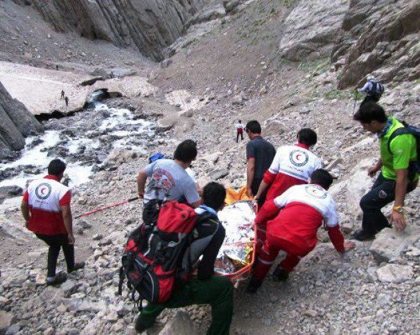 فرور ریختن غار یخی «چما» ۲ گردشگر شیرازی را به کام مرگ کشاند