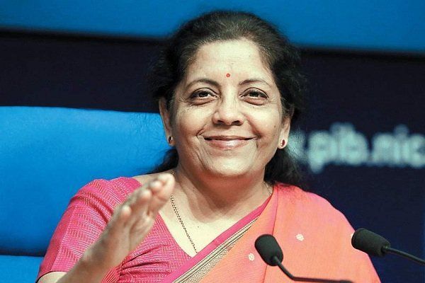 یک زن به عنوان وزیر دفاع هند معرفی شد
