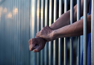 دستگیری زندانی