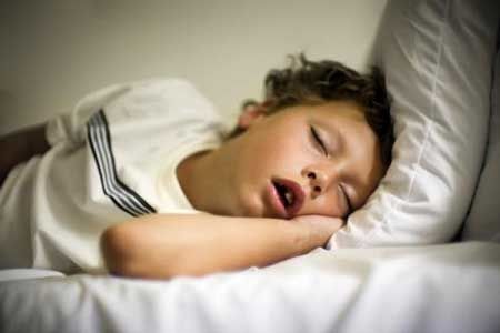 چرا دانش آموزانِ امروزی کمتر می‌خوابند؟