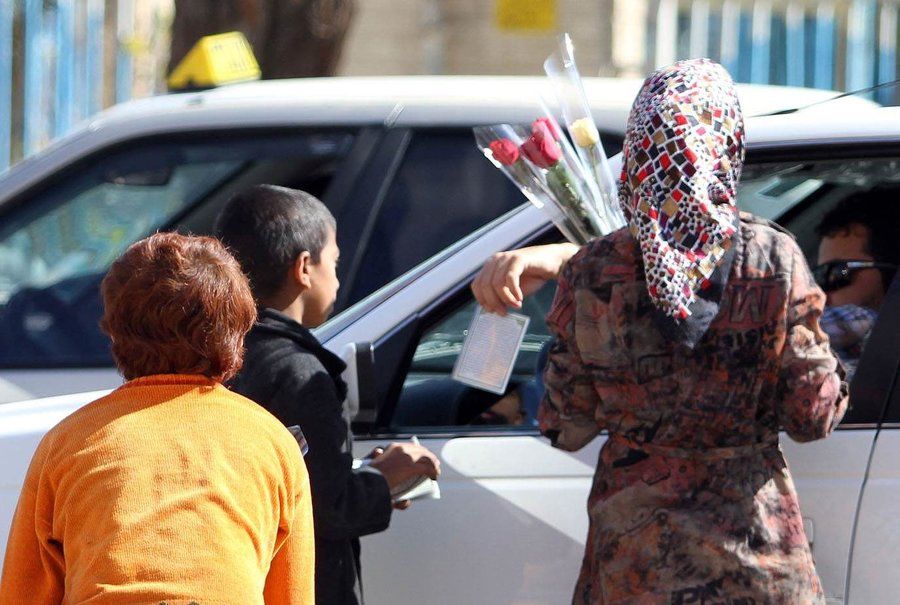 جولان متکدیان وارداتی در خیابان های بوشهر 