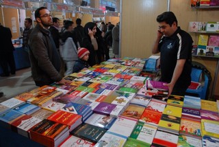 ۵۵۰ میلیون تومان بن کتاب در دهمین نمایشگاه کتاب خراسان شمالی بفروش رسید