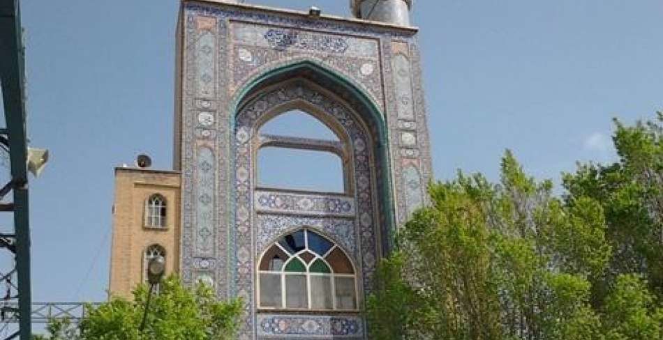 میراث فرهنگی باعملیات گود برداری در مسجد حظیره یزد موافق نیست 
