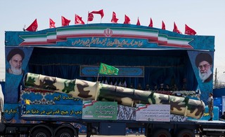 تصاویری از رژه بزرگ نیروهای مسلح/نمایش موشک خرمشهر با برد ۲ هزار کیلومتر
