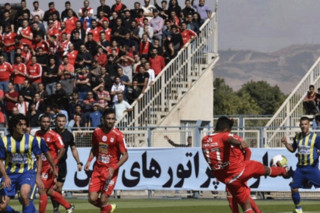 دیدار تیم های فوتبال گسترش فولاد و تراکتورسازی تبریز