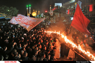 مشعل گردانی در شب عاشورای حسینی(ع) در قم/گزارش تصویری
