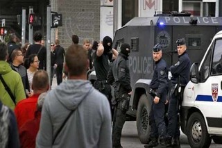 رسانه‌ها از وقوع حمله با سلاح سرد در پایتخت فرانسه خبر دادند