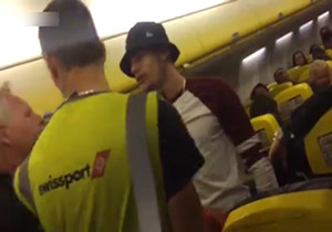خفه کردن یک جوان ۲۲ ساله توسط مرد مسن در هواپیما + فیلم