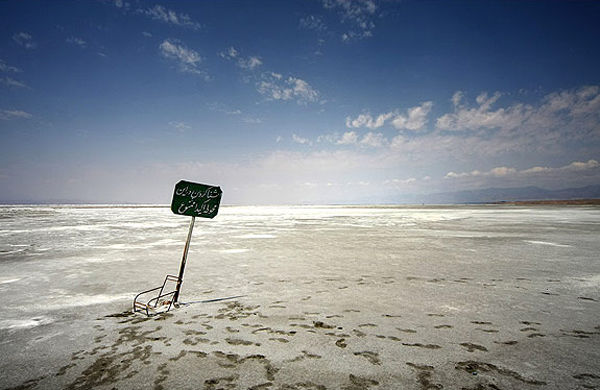 وسعت و حجم آب "دریاچه ارومیه" بحرانی‌تر شد + آخرین جزئیات
