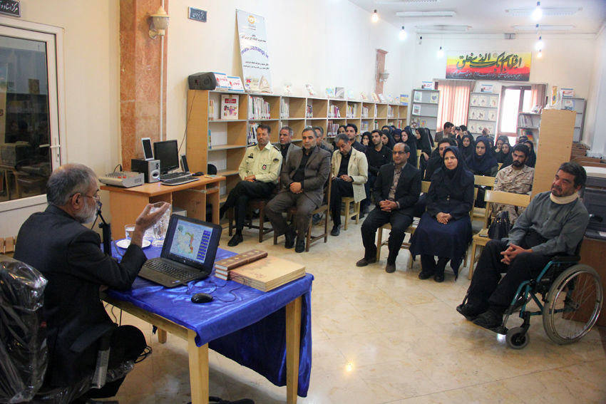 روایت روزهای حماسه و دفاع در کتابخانه عمومی امام علی(ع) یزد برگزار شد