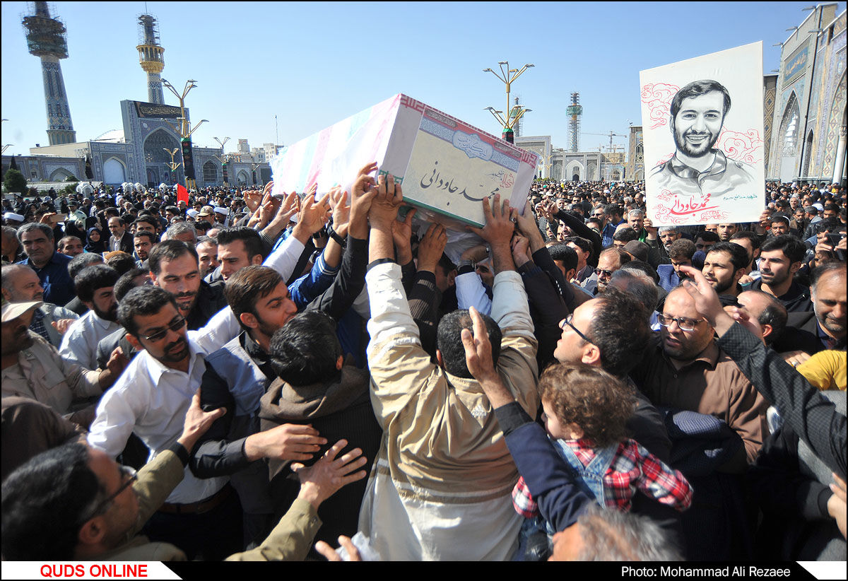 تشییع شهید مدافع حرم محمد جاودانی در حرم مطهر رضوی/گزارش تصویری