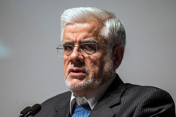 نامه عارف به لاریجانی برای برگزاری جلسه‌ای با حضور روحانی و رئیسی درباره بنزین
