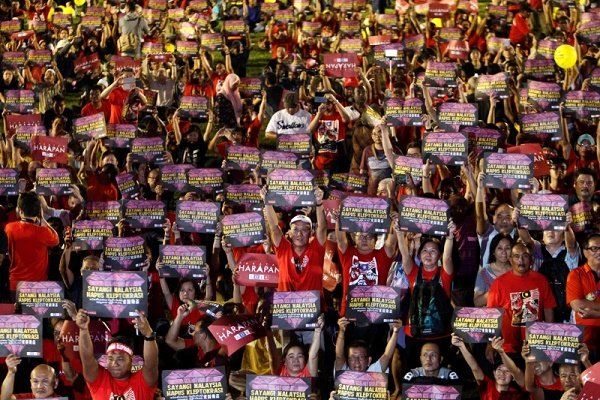 اعتراضات صدها هزار تن از مردم مالزی علیه نخست وزیر این کشور
