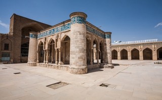 مرمت قدیمی ترین مسجد تاریخی جنوب کشور در شیراز آغاز شد