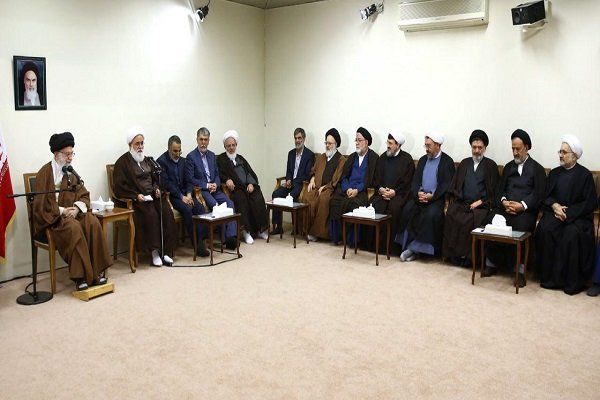 دست اندرکاران کنگره بزرگداشت مصطفی خمینی با رهبری دیدار کردند
