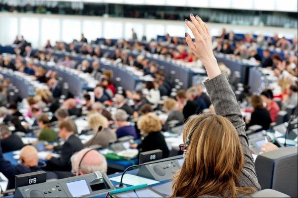 رسوایی جنسی در پارلمان اروپا/«آقای رئیس» شوکه شد
