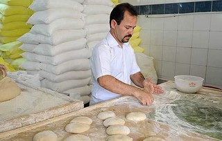ابهام در سلامت نان های سنتی/نان می خوریم یا نمک!
