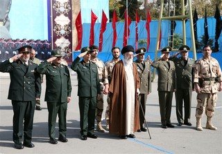 امام خامنه‌ای: "امکان دفاعی کشور" قابل مذاکره و چک و چانه زدن نیست