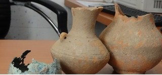 کشف اشیای تاریخی با قدمت هزاره دوم پیش از میلاد در  دنا