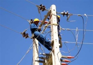 وزش باد شدید به شبکه توزیع برق استان گیلان خسارت وارد کرد
