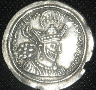۴۶۸ سکه نقره دوره ساسانی در یک منزل مسکونی کشف شد