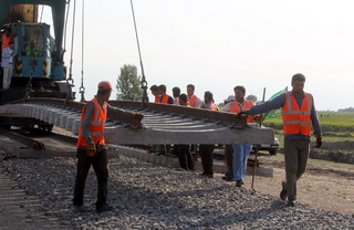 پیشرفت ۹۸ درصدی زیرسازی  خط ریلی راه آهن رشت- قزوین