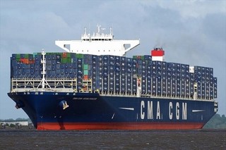 بکارگیری کَشتی‌های غول پیکر در حمل و نقل دریایی برای کاهش هزینه