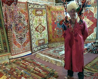کسب رتبه برتر هنرمند راز وجرگلانی در نمایشگاه  صنایع دستی یزد