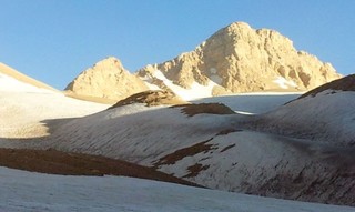 عملیات جستجو برای یافتن سه کوهنورد در ارتفاعات زردکوه ادامه دارد