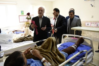 استاندار البرز از مصدومان زلزله زده غرب کشور در کرج عیادت کرد