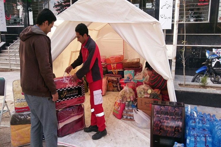 جمع آوری اقلام غذایی و پتو از مردم خراسان‌شمالی برای کمک به زلزله زدگان غرب کشور
