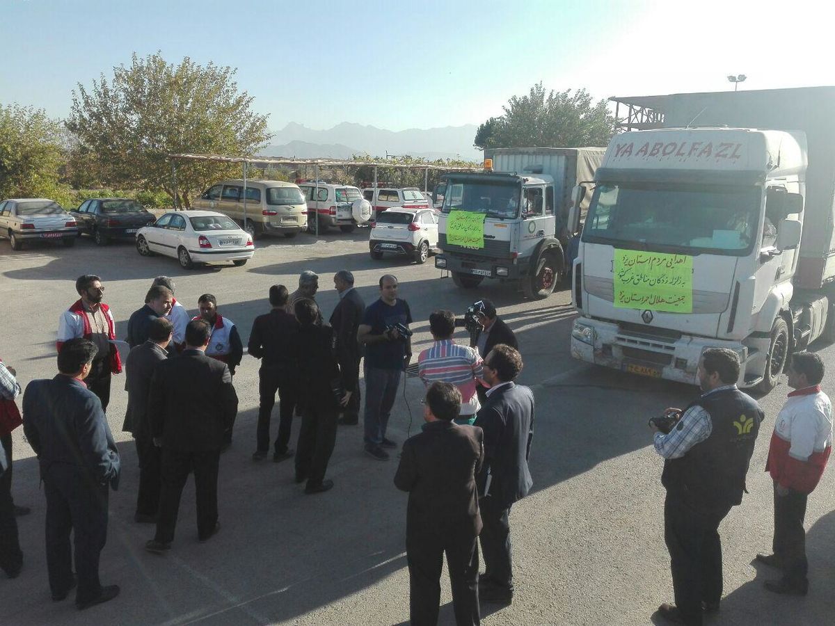 ۱۹ تریلی و کامیون از استان یزد به مناطق زلزله زده ارسال شده است 