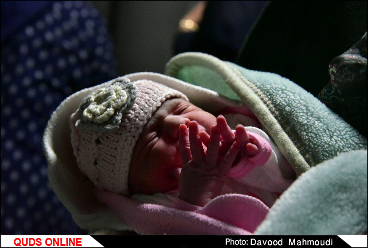 تولد سومین  نوزاد در مناطق زلزله زده/ عکس خبری 
