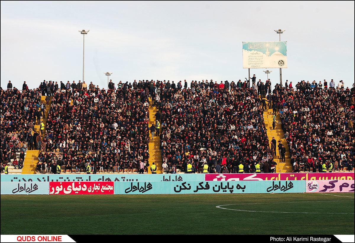 بازگشت خداداد عزیزی به فوتبال مشهد!